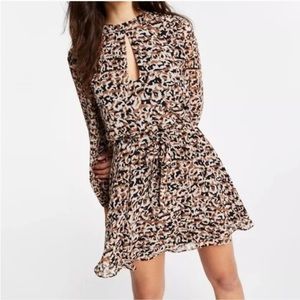 BAR III Petite Printed Open-Back Fit & Flare Dress NWT
Size: S/M